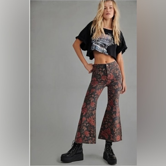 We The Free Pants - We The Free Floral Ankle Pants - Black and Red